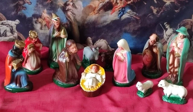 Crèche de noël avec 11 santons en porcelaine - Dimensions 38.5x14.5x22