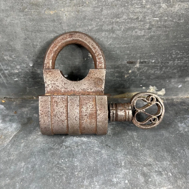 Cadenas Ancien Circa 1800 en Fer Forgé avec Clé