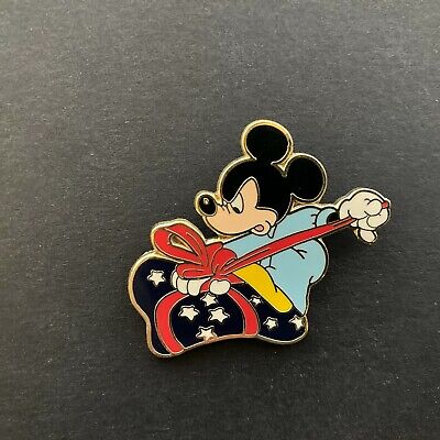 DisneyShopping 2006 Advent Pin Set #3 Mickey Mouse with Present Disney Pin 50350