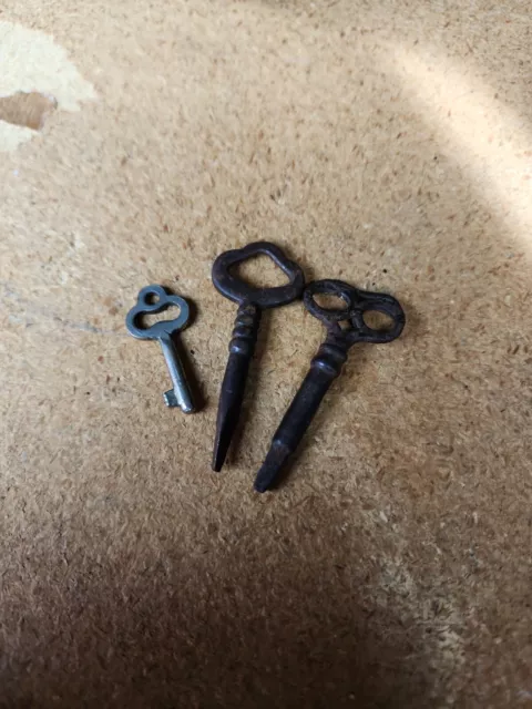 Victorian Skull Key Vintage Antique Style  Iron Skeleton Key
