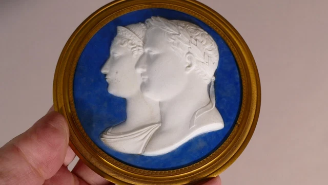 MÉDAILLON AUX PROFILS De Napoléon Et Joséphine En Biscuit Façon ...