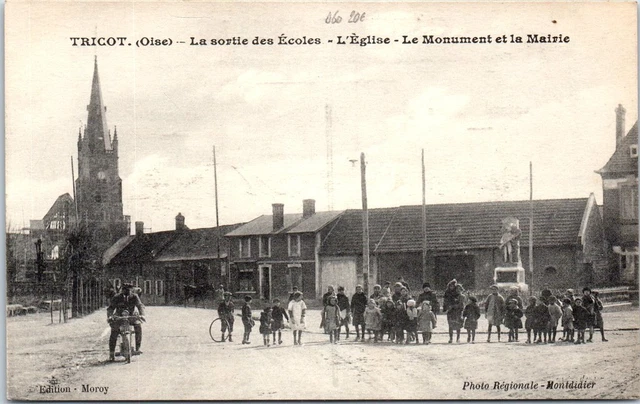 60 TRICOT - la sortie des ecoles, l'eglise, monument et la mairie