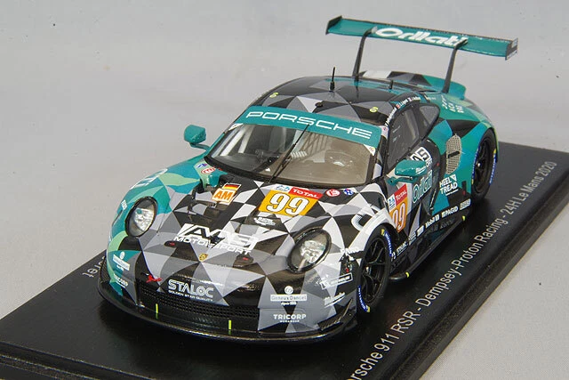 24 Heures du Mans. La Porsche n° 99 du Proton Racing montre sa livrée