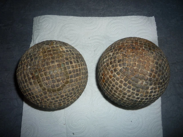 2 Paires De Boules De Pétanque Anciennes En Bois Cloutées (4 Boules)