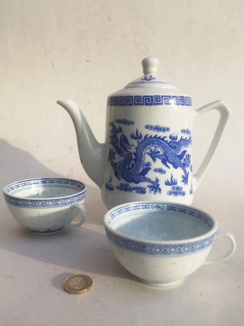 Der berühmte chinesische blau-weiße Drache Tee Set N 2 durchschauen Reiskorn Tassen