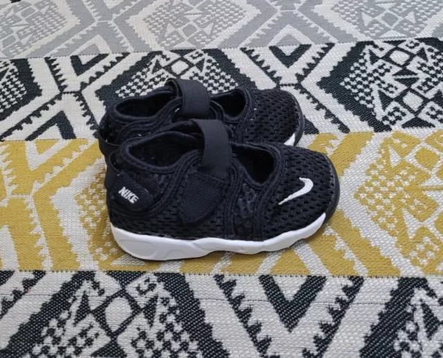 BOYS GIRLS NIKE Air Rift BR Breathe Trainers Sandals size 4.5