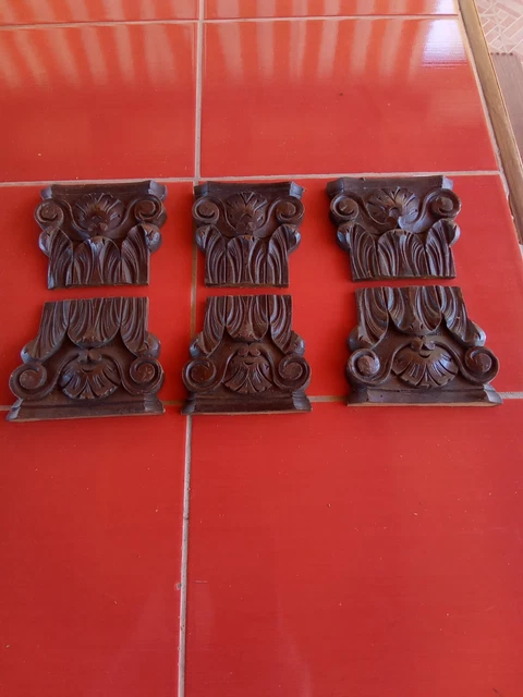 Lotto Di 6 Manufatti In Legno, Interamente Intagliati A Mano, Epoca 800.