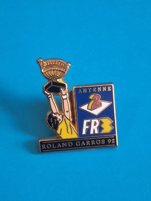 Pin's Rare Roland Garros – Tennis Féminin – Perrier X Arthus Bertrand – France