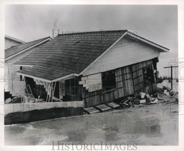 1950 Press Photo North Reddington Beach, Florida hurricane and flood