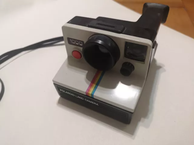 Simple Iconic Vintage Polaroid 1000 Land Camera Red Button