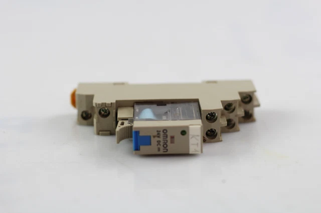 LOTTO DI 8 pz relè OMRON MY4N 220/240 VAC (S) EUR 21,07 - IT