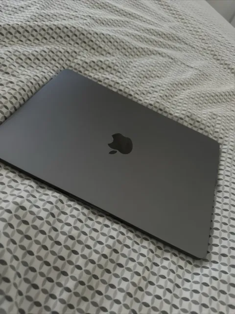Apple MacBook Air 13,6" (256GB SSD, M2, 8GB) Laptop - Grigio Siderale - MLXW3T/A