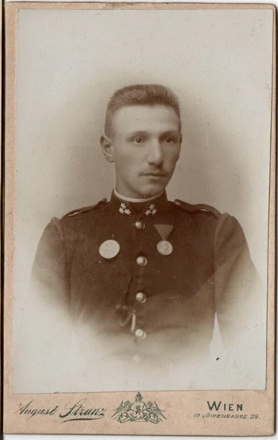 Wien Portrait CDV Soldat kuk Offizier mit Orden Abzeichen Österreich Foto