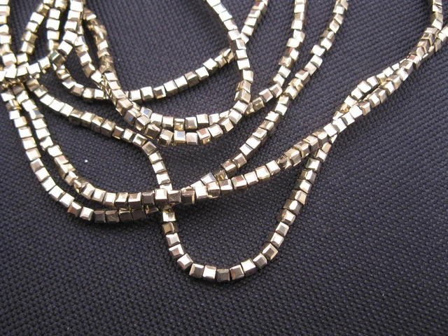 1 Strang 44,5cm Würfel geschliffen gold 2,2 x 2,5mm Glasperlen Beads 11343