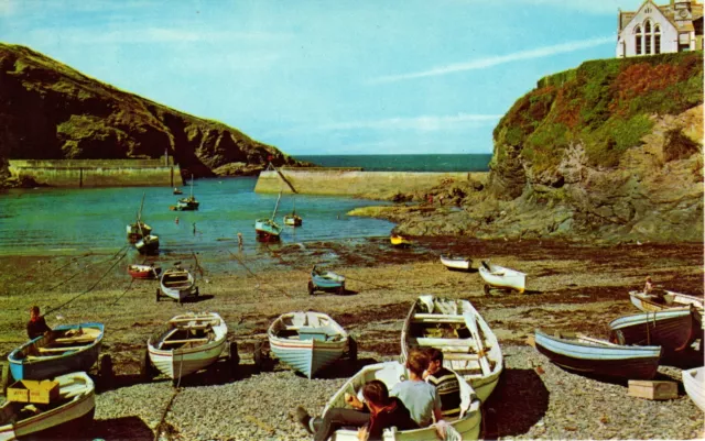 01877 - Postcard showing boats in the harbour at Port Isaac