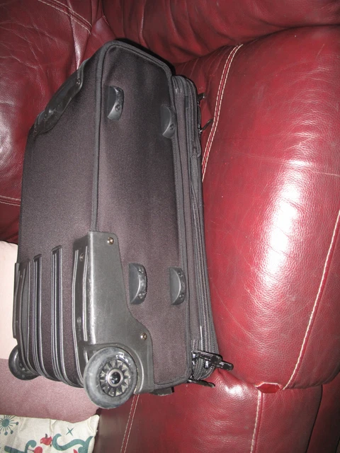 Kirkland Signature Duramax 20” Upright CarryOn Expandable Wheeled Suitcase Black 5