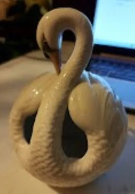 *RARE* Lladro Porcelain Swan Figurine 6" Tall Made in Spain. Very Good Condition