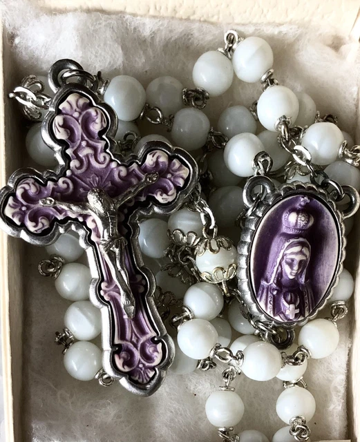 Vintage Catholic Holy Lavender & White Art Glass Bead Prayer Rosary Necklace