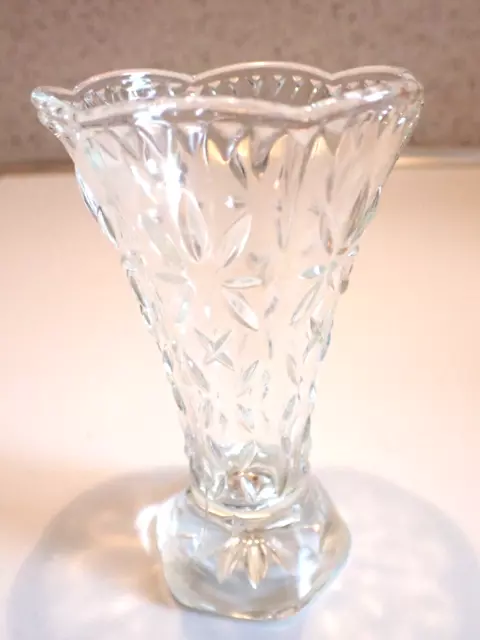 Vintage alte kleine Pressglas Tulpenvase Vase Blumenvase Wellenrand 12,5 cm