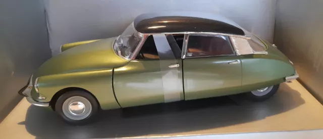 DS 19 Citroën berline 1963 SOLIDO Prestige 1/18