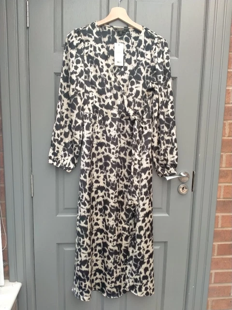 Lipsy jenna print best sale lurex wrap dress