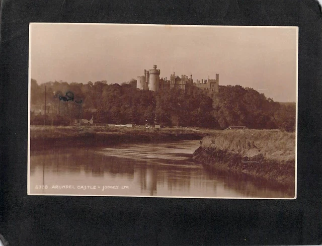 C8893 UK Arundel Castle vintage postcard