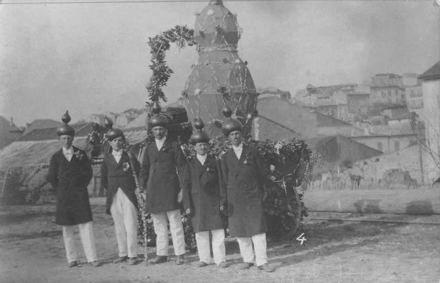 Cpa 34 Servian Carnival Photo Card Next To The Station