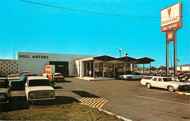PONTIAC AUTO DEALER, Columbus, Indiana, Vintage Postcard (G440) $12.00