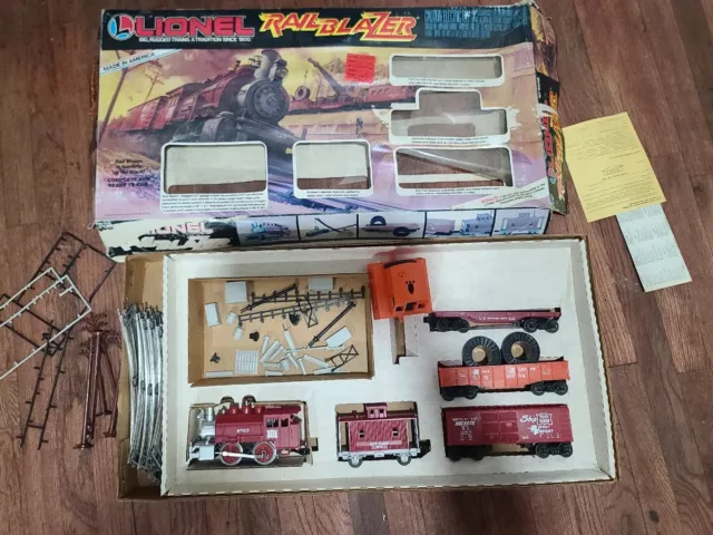 LIONEL Rail Blazer O-27 Gauge #6-11701 Train Set Near Mint Locomotive Switcher