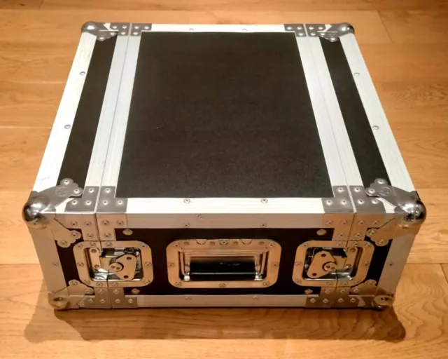 Road Runner 4RRUED Deluxe Effects Rack Case - 4U