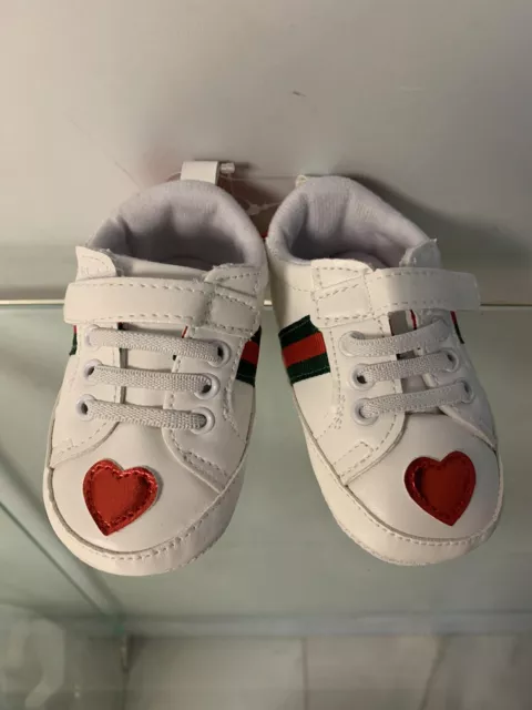 G -u-c-c-i Look  Boys Gurls Hearts Baby Crib Shoes Size 3