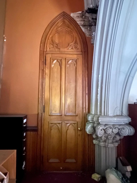 Incredible Oak Gothic Monumental Doors From A Closed Church - Hcm136