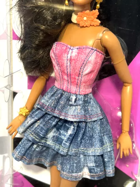 Barbie Fashionistas Swappin’ Styles Artsy Nikki Doll 2010 NRFB 3