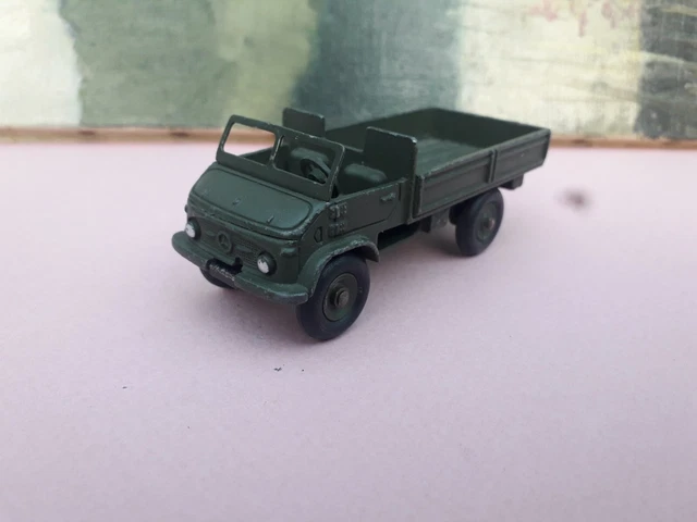 Dinky Toys France - Mercedes Unimog Militaire Kaki - Réf 821 - 1/43 - Ancien - 1960