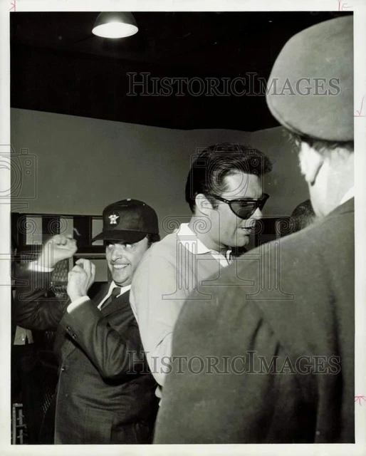 1966 Press Photo Actors Ed Nelson & Max Baer Visit Houston - hpp34174