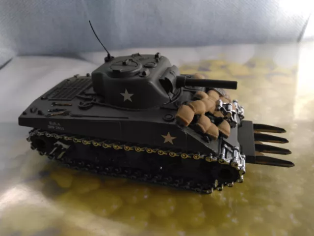 Char Sherman M4A3. Avec Sacs Et Herse.  Solido. 1/50.