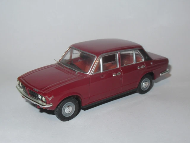 Vanguards 1/43 Triumph Dolomite 1500 HL Jaune 1973 - Miniature Collection Avec Boîte Vitrine, Très Bon état