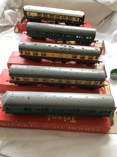 TRIANG OO GUAGE JOB LOT OF 5x VARIOUS COACHES - BOXED - READ !