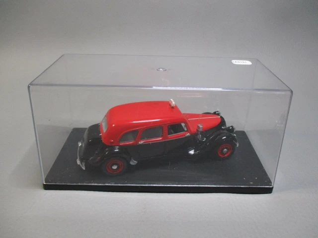 LE6151 UNIVERSAL HOBBIES Voiture 1/43 Citroen traction 11 familiale taxi 1955