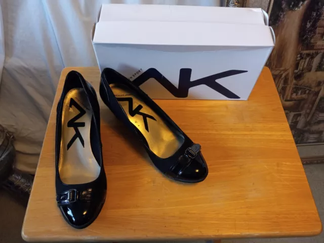 EUC Anne Klein Sport TAMAROW Classic Wedge Heel Pumps Black Patent Leather 7M