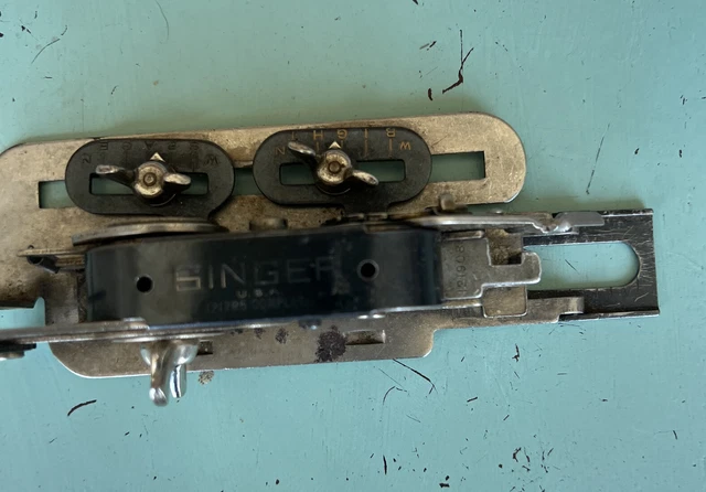 SINGER SIMANCO 121795 Buttonholer Attachment Low Shank 201 Featherweight 221 222