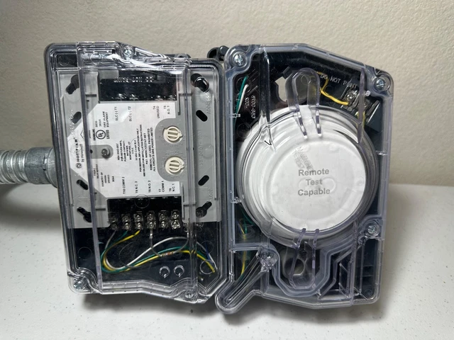 SYSTEM SENSOR DNR Fire Alarm Duct Smoke Detector w/ Notifier FRM-1 £65. ...