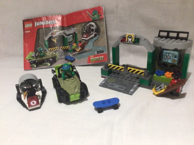 LEGO JUNIORS TEENAGE Mutant Ninja Turtles set 10669 Turtle Lair
