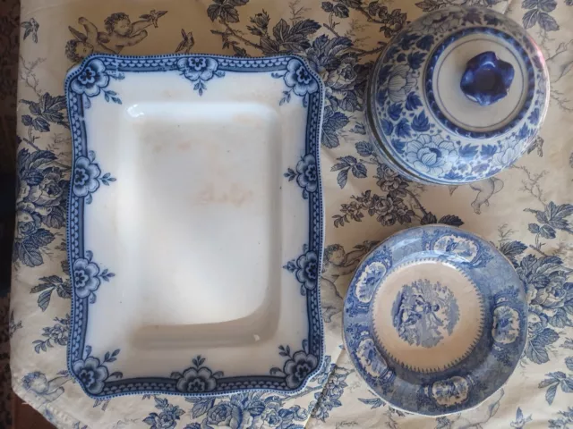 Vassoio Ceramica E Piattino Inglesi E Ciotola Thailandese con decorazioni blu