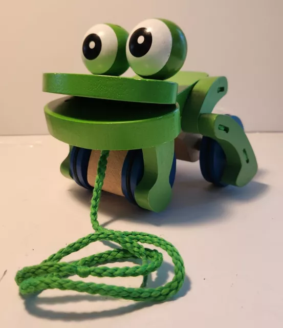 Melissa and Doug Wooden Deluxe Frolicking Frog Pull Toy