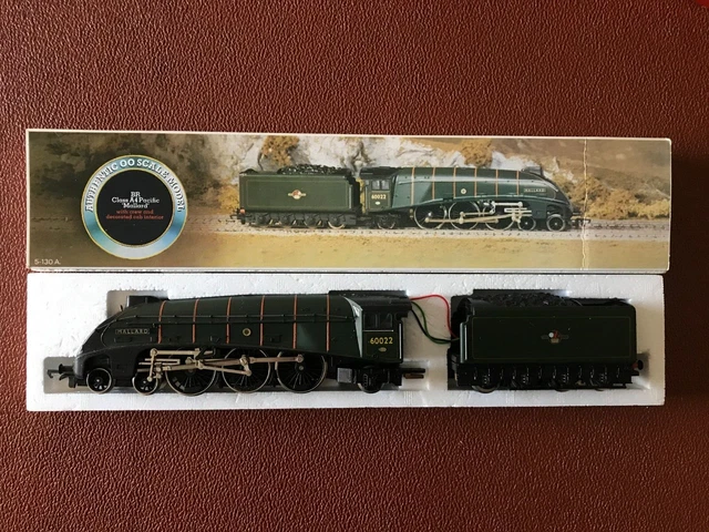 Hornby R309 Mallard Loco BR Green late 60022 with footplate crew