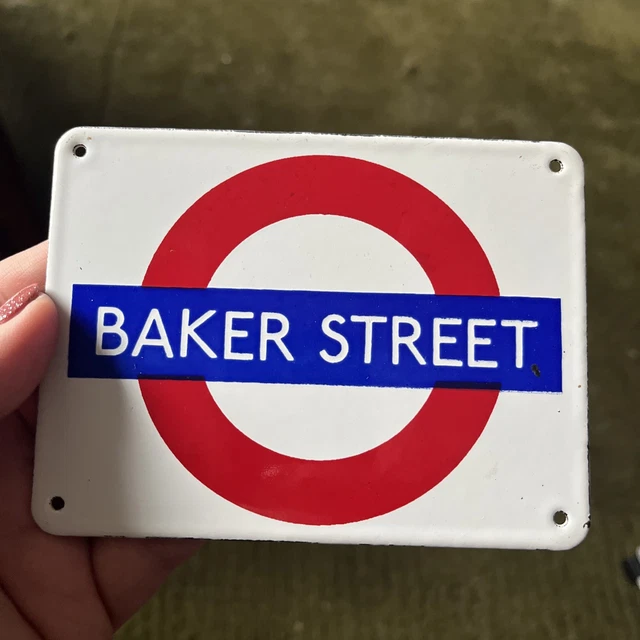 VINTAGE-GARNIER GIFTS ENAMEL Bullseye Baker Street Mini Sign