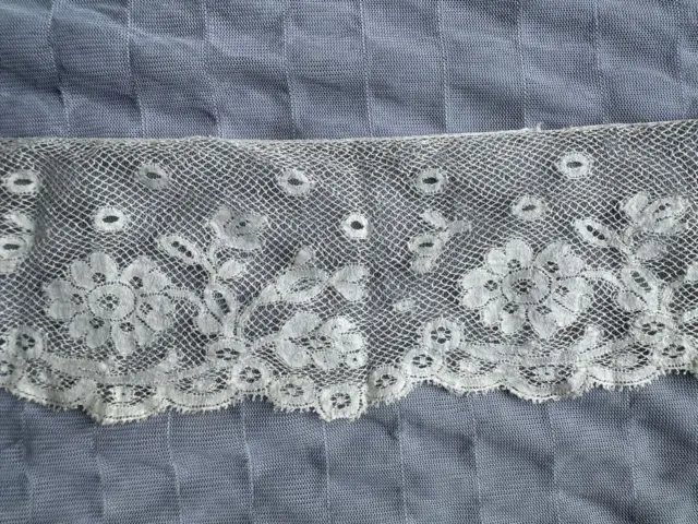 Beautiful French Antique Valenciennes Bobbin Lace edging - Floral design 28"by3