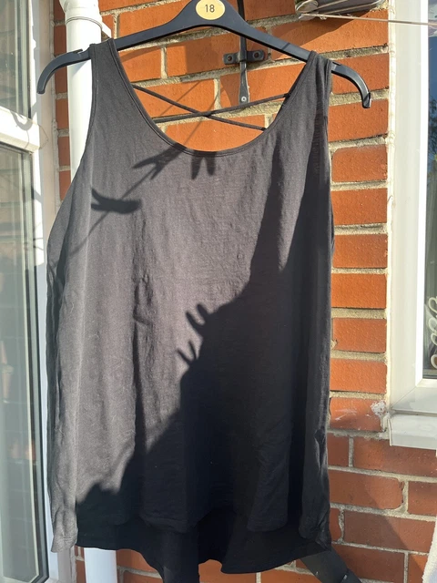 VGC New Look Women's Black Long Sleeveless Vest Top Size 18 Excellent Condition