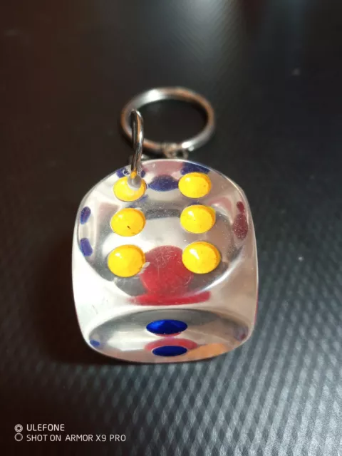Portachiavi A Forma Di Dado Da Gioco In Plastica Trasparente E Puntini Colorati